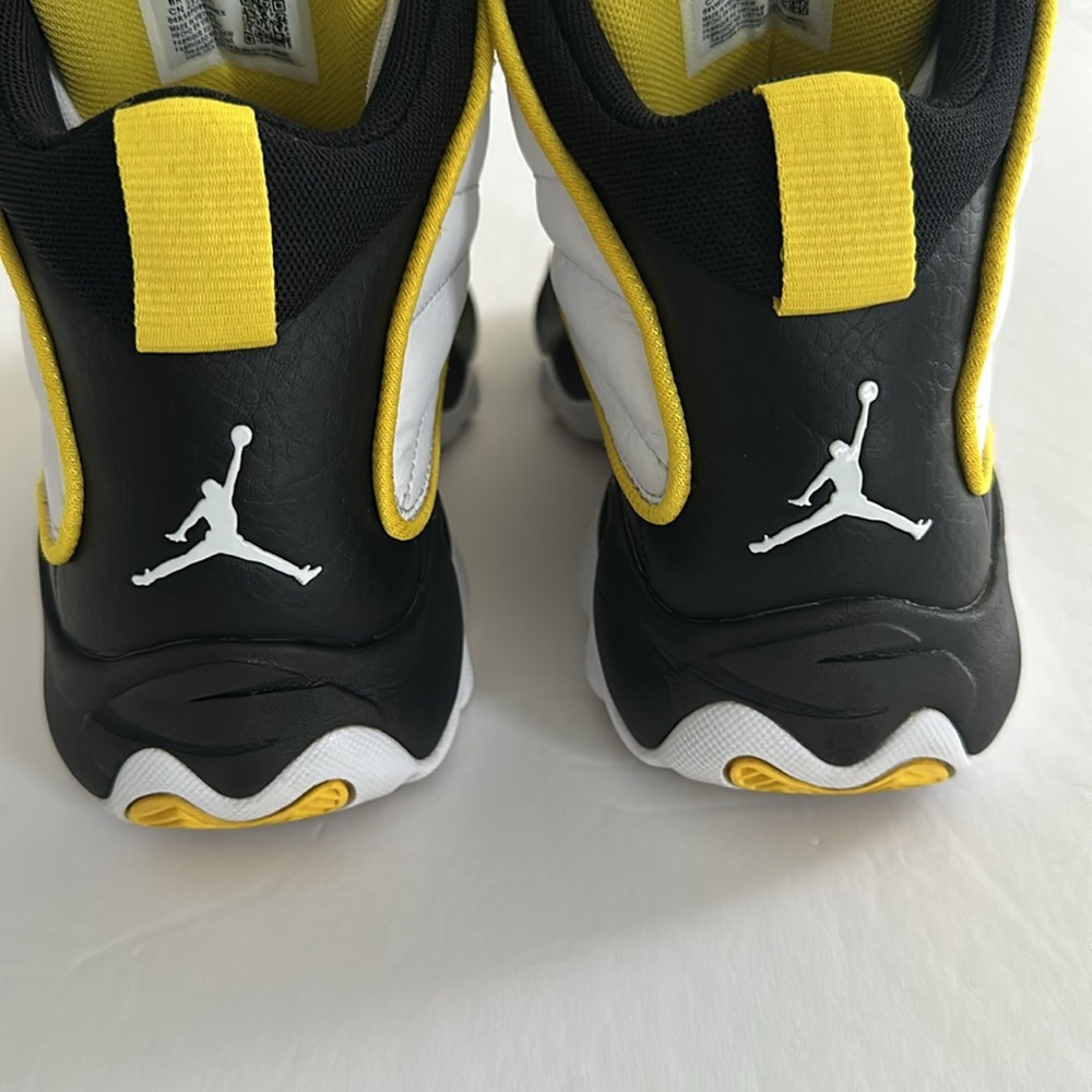 NIKE - AIR JORDAN || Pro Strong GS Tour Kids Sneakers. Sz. 5Y - Picture 8 of 17